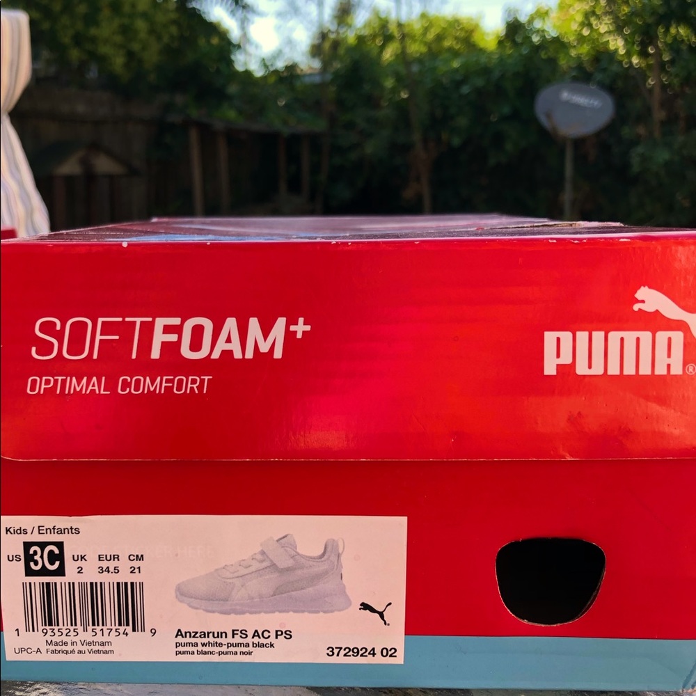 Authentic Puma brand new Boys White Sneakers sz 3